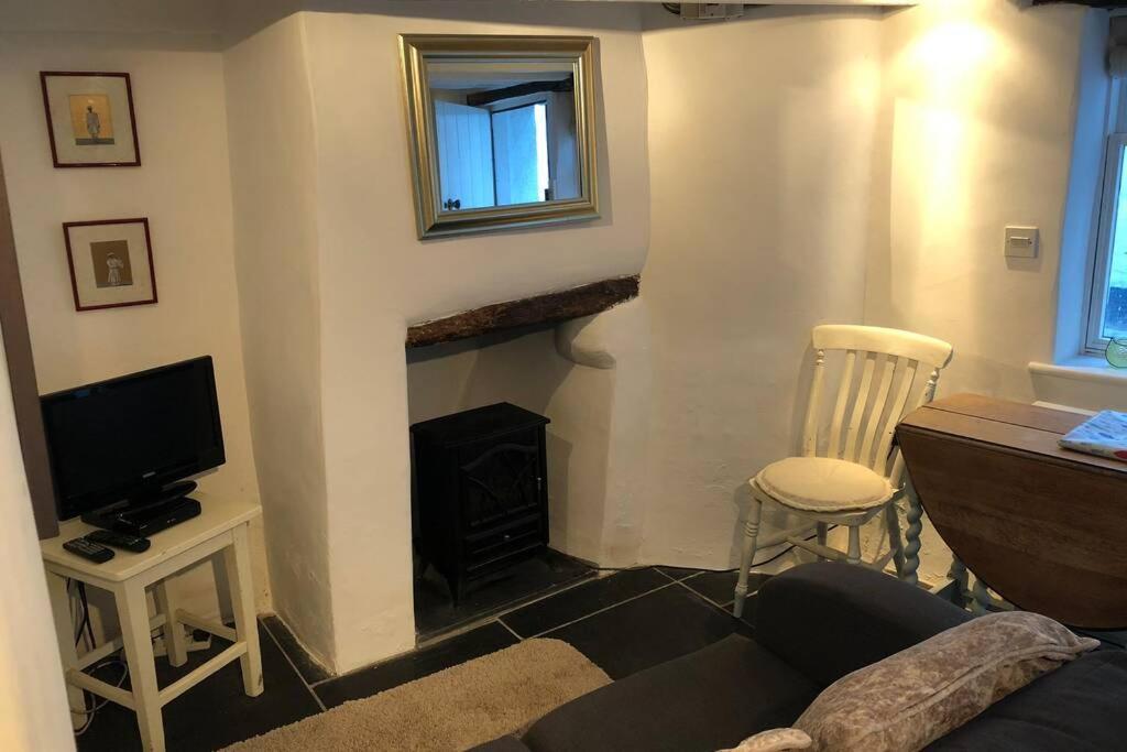 Molls Yard Newly Decorated Apartment Port Isaac Exterior photo
