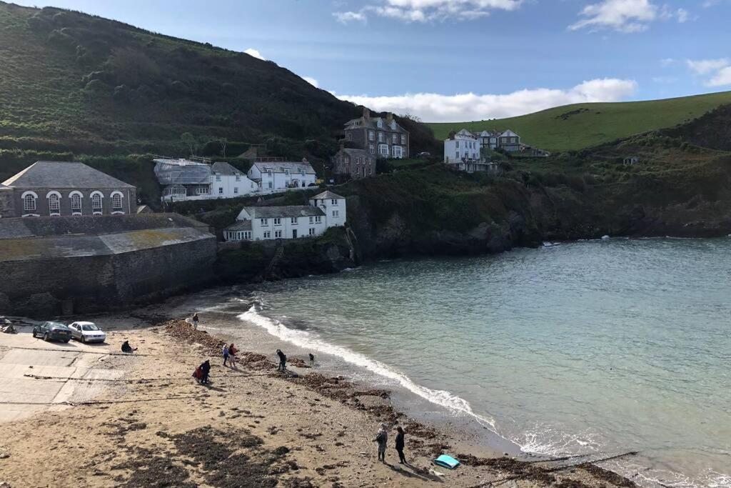Molls Yard Newly Decorated Apartment Port Isaac Exterior photo